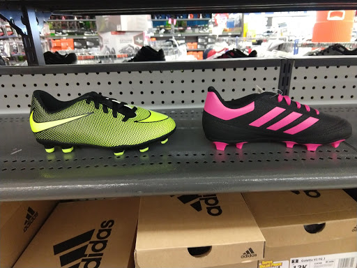 Sporting Goods Store «Big 5 Sporting Goods - El Toro», reviews and photos, 24314 Swartz Dr, Lake Forest, CA 92630, USA