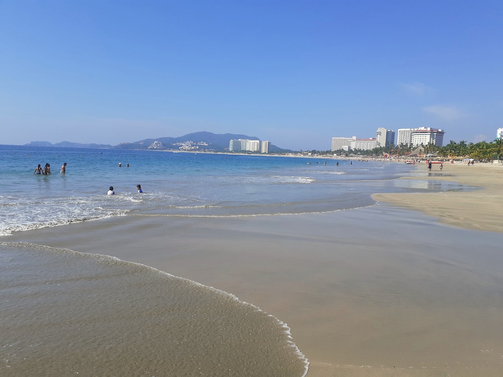 Foto van La Cucaracha beach met recht en lang