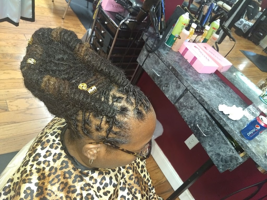 Tina's Hair Salon 08332