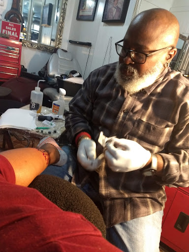 Tattoo Shop «Dragonworks Tattoo-Piercing», reviews and photos, 7515 Geyer Springs Rd, Little Rock, AR 72209, USA