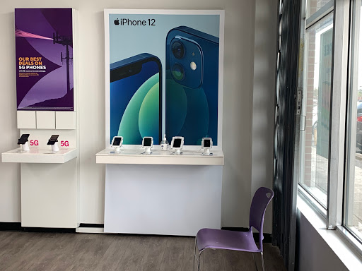Cell Phone Store «MetroPCS Authorized Dealer», reviews and photos, 2103 N Graham St c, Charlotte, NC 28206, USA
