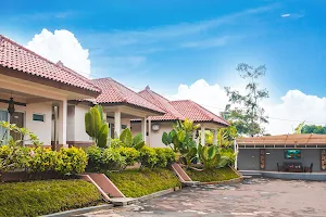 Rumah Bunda Batulayang Resort image