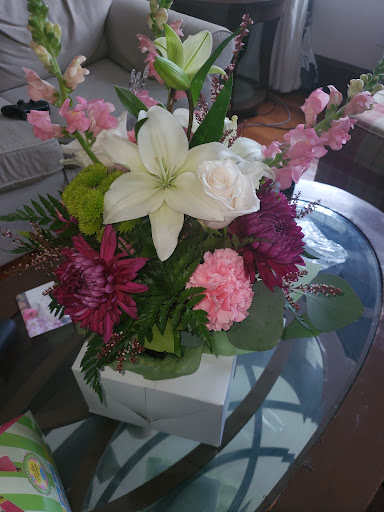 Florist «Lollipops & Roses Florist», reviews and photos, 450 Salem St, Medford, MA 02155, USA