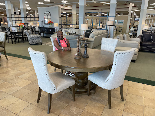 Furniture Store «Raymour & Flanigan Furniture and Mattress Store», reviews and photos, 895 E Gate Blvd, Garden City, NY 11530, USA