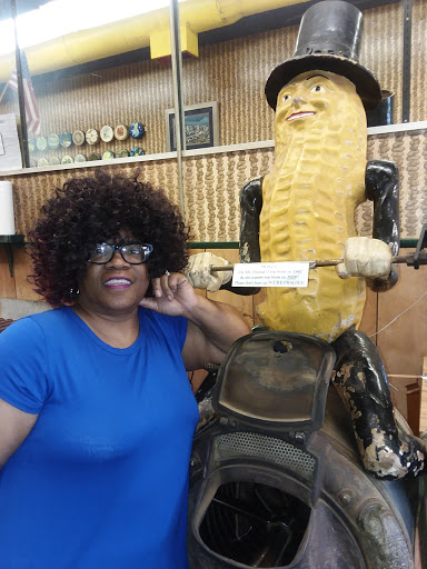 Nut Store «Peanut Shoppe Main Street», reviews and photos, 24 S Main St, Memphis, TN 38103, USA