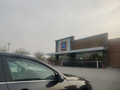 Supermarket «ALDI», reviews and photos, 550 E Golf Rd, Arlington Heights, IL 60005, USA