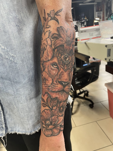 Explore tattoo ideas in memory of mom, creative tattoo ideas in Sarasota, available at SEVEN SINS Tattoo Studio