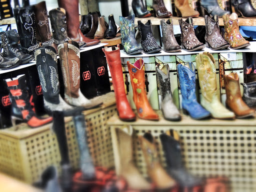 Stores to buy women's leather boots Stuttgart