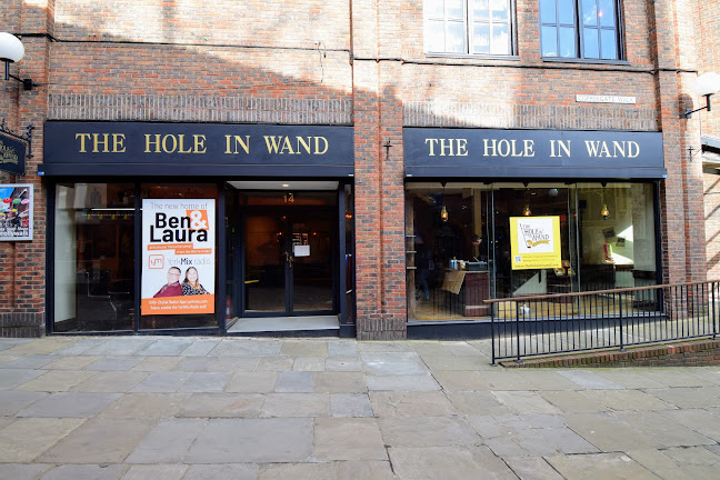 The Hole In Wand - Golf club