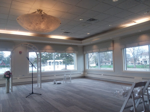 Country Club «McHenry Country Club», reviews and photos, 820 N John St, McHenry, IL 60050, USA