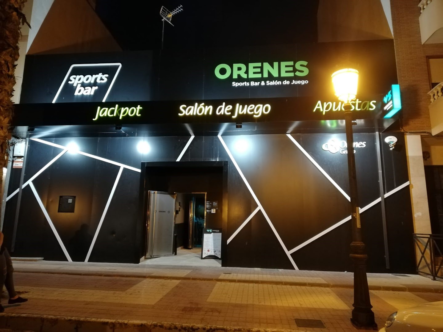 Orenes Sports Bar & Salón de Juego
