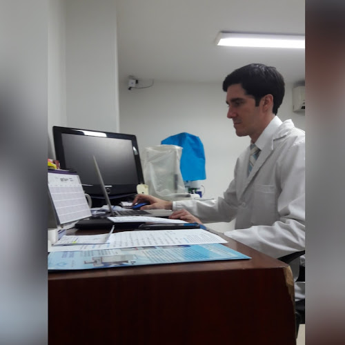 Opiniones de Dr. Andrés Espinoza Cabrera, Oftalmologo en Guayaquil - Oftalmólogo