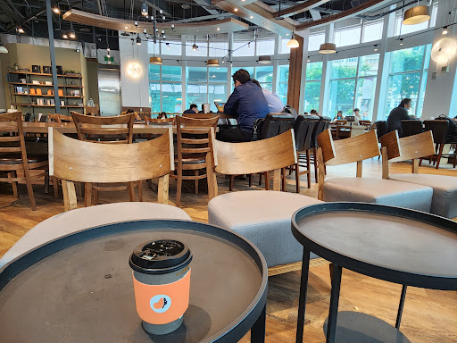 Louisa Coffee 路易．莎咖啡(環球A8門市)