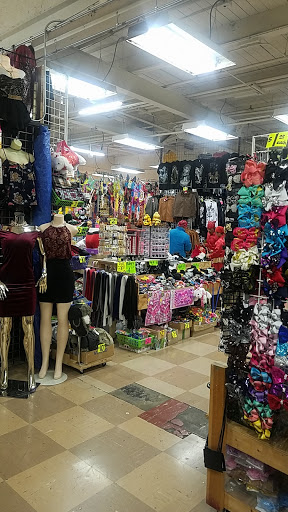 Flea Market «Fox Valley Flea Market», reviews and photos, 840 N State St, Elgin, IL 60123, USA