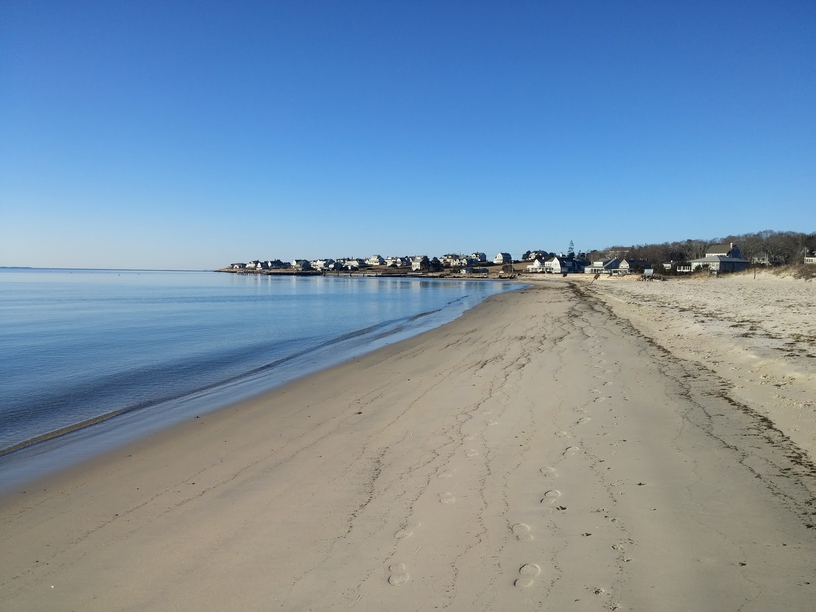 Fotografija Round Hill Town Beach z srednje stopnjo čistoče