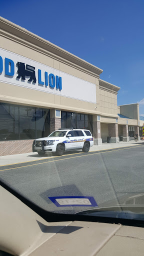 Shopping Mall «Fairfield Shopping Center», reviews and photos, 5322 Lord Dunmore Ct, Virginia Beach, VA 23464, USA