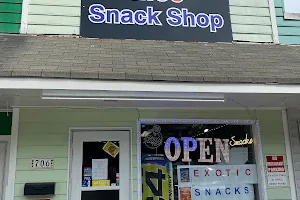 moe snacks shop image