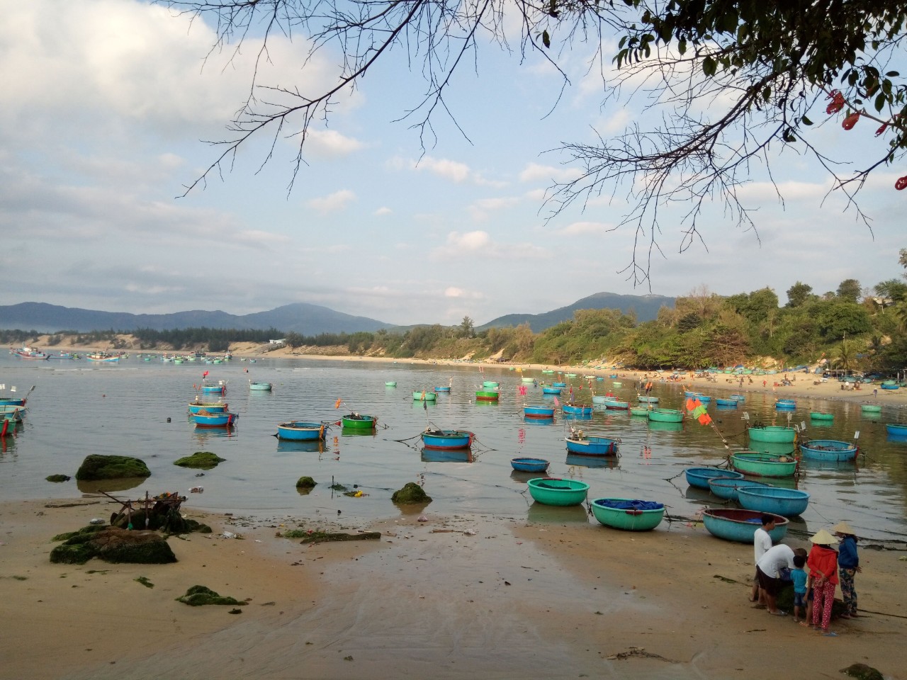 Fotografie cu Tan Phung Beach cu o suprafață de apa turcoaz