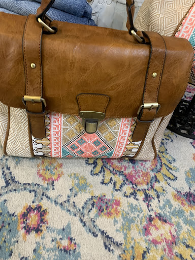 Gift Shop «Sisters Gifts & Boutiques», reviews and photos, 918 10th St, Floresville, TX 78114, USA