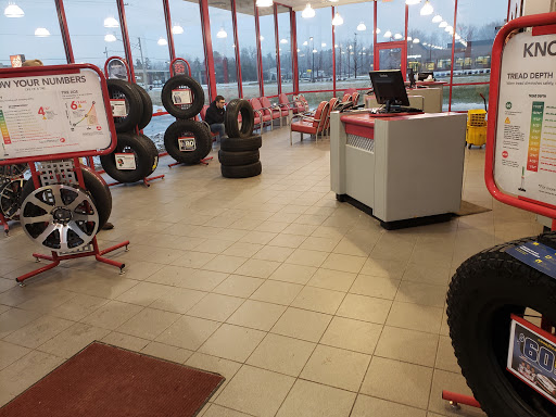 Tire Shop «Discount Tire Store - Burton, MI», reviews and photos, 4210 E Court St, Burton, MI 48509, USA