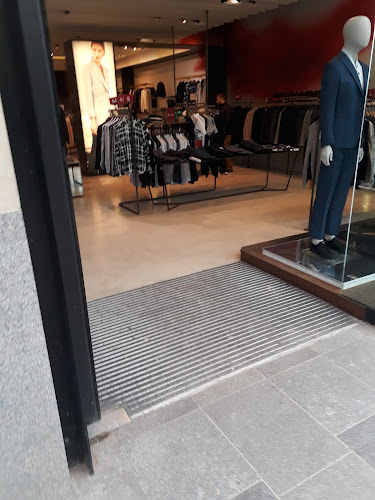 Reviews of Reiss Cardiff in Cardiff - Clothing store