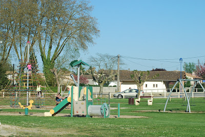 Camping De Mon Village (Aire Camping-Car Park) à Saint Medard De Guizieres