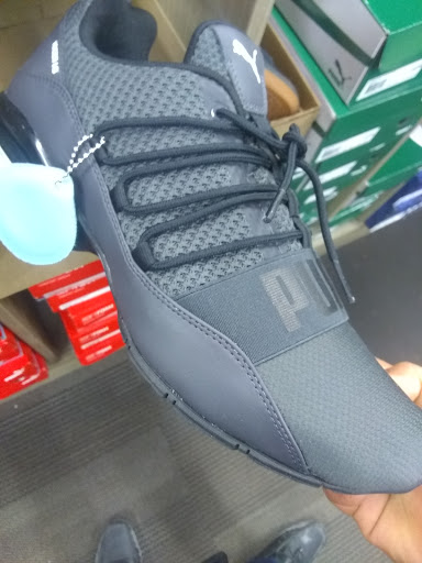 Shoe Store «DSW Designer Shoe Warehouse», reviews and photos, 124 West Market, Bloomington, MN 55425, USA