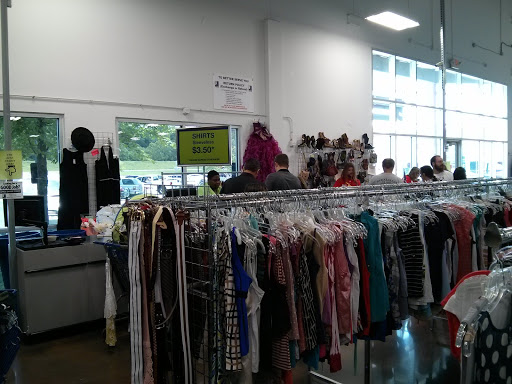 Thrift Store «Goodwill Retail Store of Chesterfield – The Valley», reviews and photos, 17355 Edison Ave, Chesterfield, MO 63005, USA