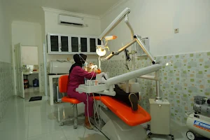 Dua Saudara Family Dental care image