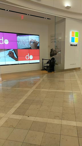 Computer Store «Microsoft Store», reviews and photos, 1 Garden State Plaza Blvd #2303, Paramus, NJ 07652, USA