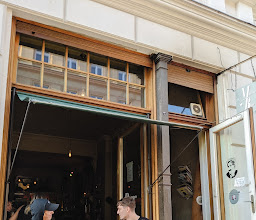 Emi Wynehouse Pop-Up Bar photo