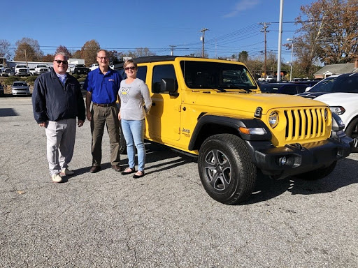 Car Dealer «Hendersonville Chrysler Dodge Jeep Ram», reviews and photos, 401 Duncan Hill Rd, Hendersonville, NC 28792, USA