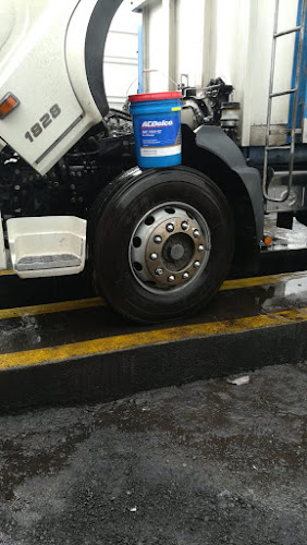 Lubricadora Quez Motors | Cambio de aceite , filtro, lavadora de automóviles en Quito - Taller de reparación de automóviles