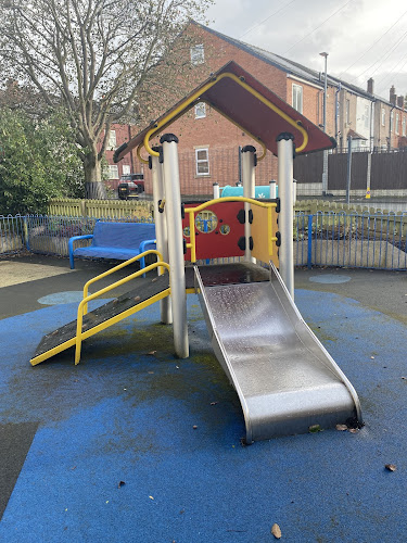 Reviews of Tyldesley Start Well Children's Centre in Manchester - Kindergarten