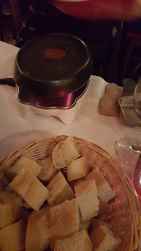 Raclette du Restaurant français Le Vieux Bistrot : Spécialité Fromage, Fondue , Raclette, Pierrades à Paris - n°20
