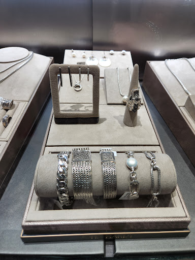 Jewelry Store «Lewis Jewelers», reviews and photos, 2000 W Stadium Blvd, Ann Arbor, MI 48103, USA