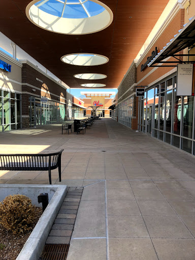 Shopping Mall «Taubman Prestige Outlets», reviews and photos, 17057 N Outer 40 Rd, Chesterfield, MO 63005, USA