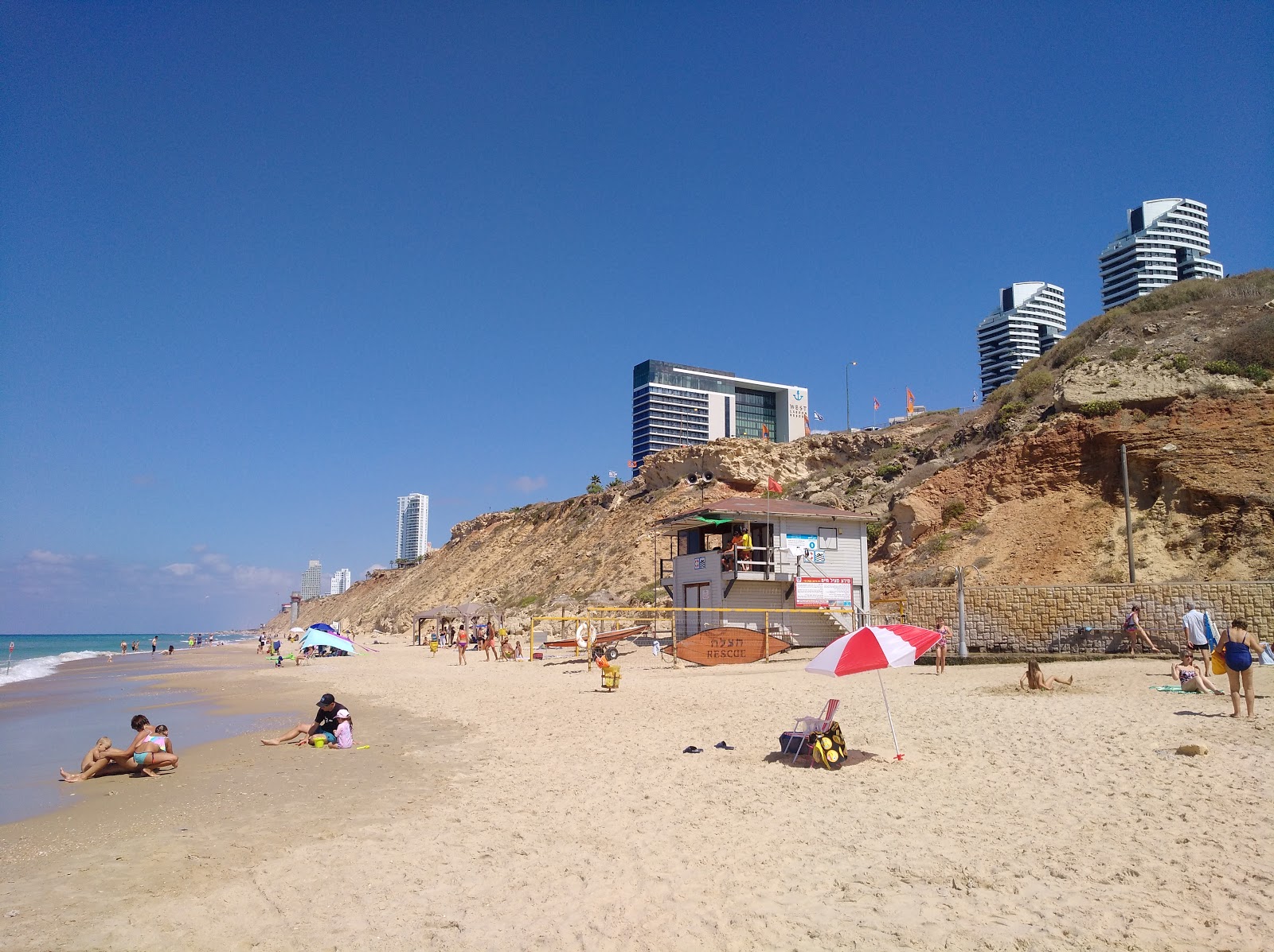 Φωτογραφία του Argaman beach και η εγκατάσταση