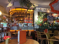 Atmosphère du Restaurant Café Odessa - Brasserie parisienne tendance - n°5