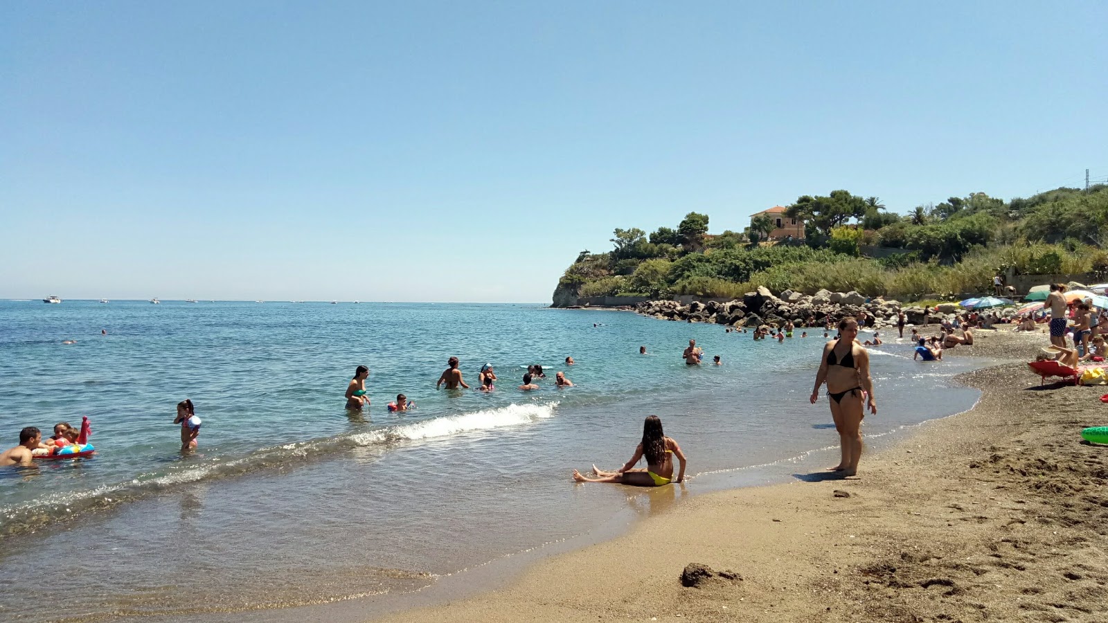 Foto von Spiaggia Pietra Piatta mit teilweise sauber Sauberkeitsgrad