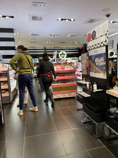 Cosmetics Store «SEPHORA», reviews and photos, 1 Garden State Plaza Blvd, Paramus, NJ 07652, USA