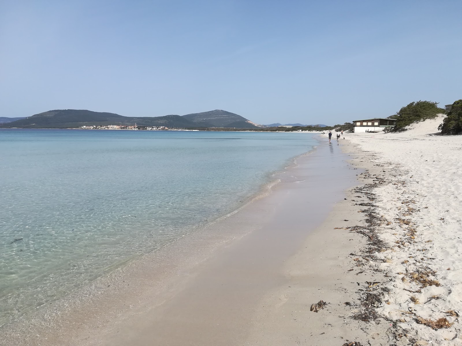 Foto van Fertilia beach met helder zand oppervlakte