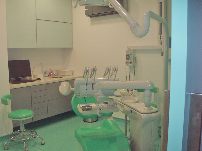 Oral Prime Clinica de Estomatologia Dr. Jorge Lafaia Castro Lda - Dentista