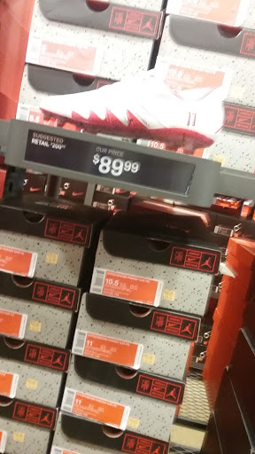 Outlet Mall «Tanger Outlet Jeffersonville», reviews and photos, 8000 Factory Shops Blvd, Jeffersonville, OH 43128, USA