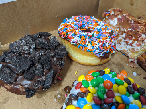 Donut Shop «The Donut Palace», reviews and photos, 37 Clarkson Rd, Ellisville, MO 63011, USA