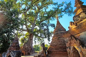Yadana Hsemee Pagoda Complex image