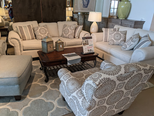 Furniture Store «Rooms To Go & Rooms To Go Kids Furniture Store - Mobile», reviews and photos, 3720 Airport Blvd, Mobile, AL 36608, USA