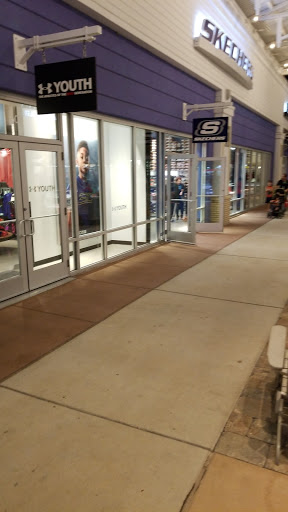 Shopping Mall «Tampa Premium Outlets», reviews and photos, 2300 Grand Cypress Dr, Lutz, FL 33559, USA