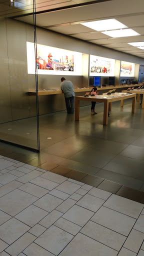 Computer Store «Apple Cielo Vista Mall», reviews and photos, 8401 Gateway Blvd W, El Paso, TX 79925, USA