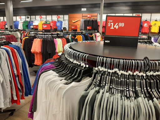 Clothing Store «Nike Factory Store», reviews and photos, 1101 Outlet Collection Way, Auburn, WA 98001, USA